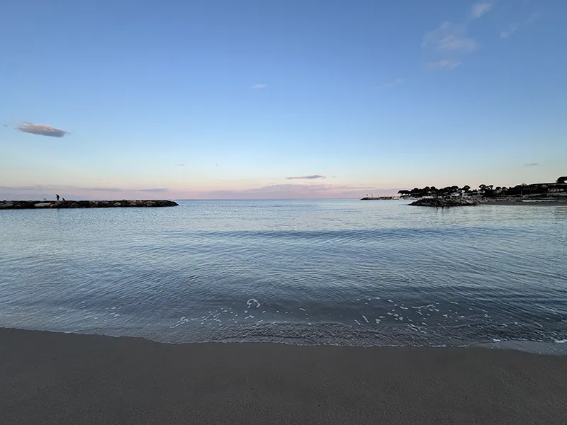 Wenn der Himmel ins Meer fließt und der Tag in Pastell endet – einfach still genießen.