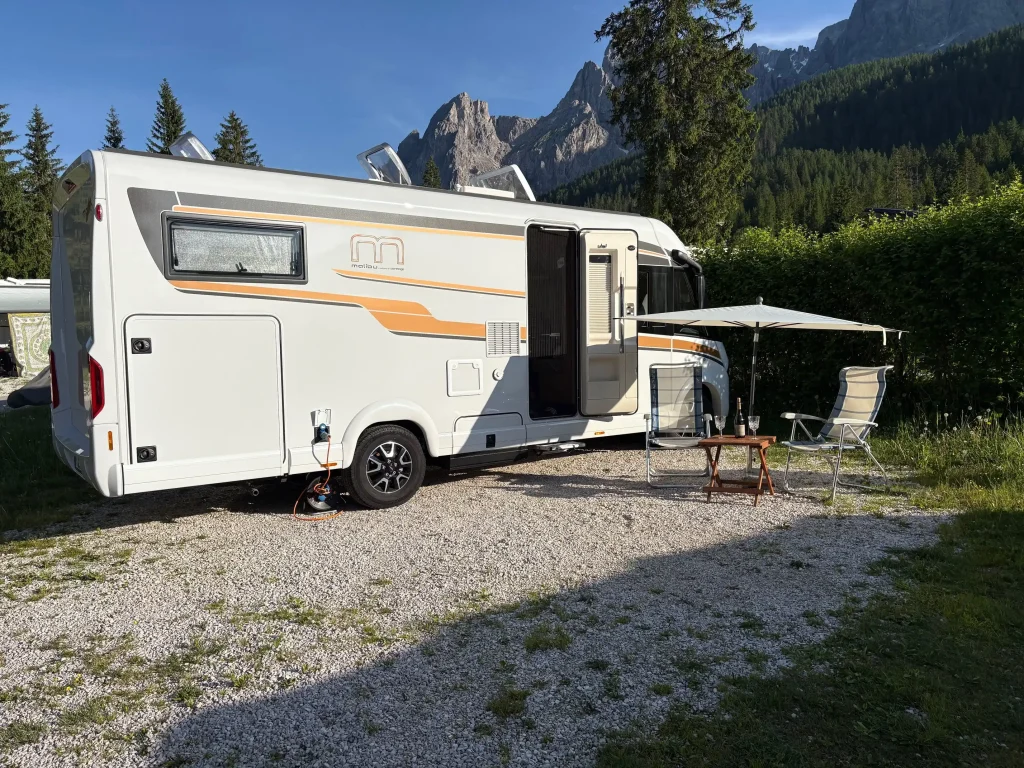 Malibu Reisemobil auf dem Campingplatz in Sexten