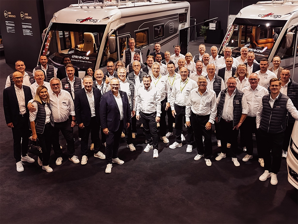 Gruppenbild auf dem Carthago Stand auf dem Caravan Salon in Düsseldorf 2026
